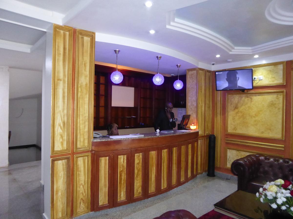 Safyad Hotel Yaoundé Buitenkant foto